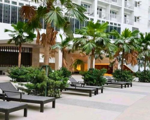Barangay 76 Hotel | ndulge in opulence on a budget near MOA! Luxuriate in our Deluxe 1 Bedroom Units with stunning views. Enjoy free NETFLIX and an exceptional discount. Book now for a lavish and affordable escape!