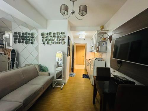 Ususan Apartment | Near Bgc 1 bedroom with balcony Neflix
