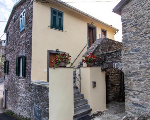 Ricco del Golfo di Spezia Apartment | Near - Cinque Terre Holiday Apartment