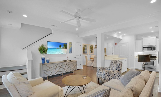 Epworth Acres Condo | Near Gascoigne Park and St Simons Marina. Community pool.