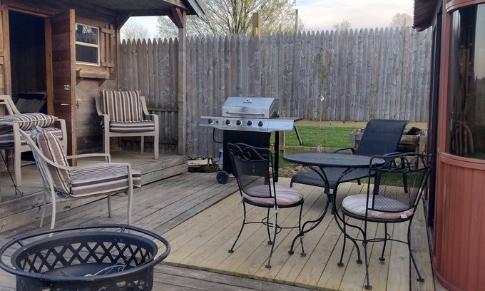 Kinsman Cabin | Near Pymatuning Lake (4 miles), kyaking, Deer Park, and fishing on site