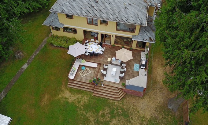 Nelson House | Nelson - Kootenay Lake Beachfront and 4 Season get away