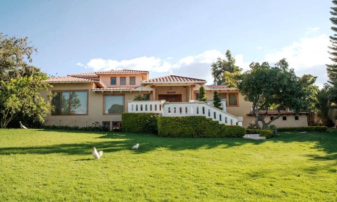 Guayllabamba House | Neocolonial Guayllabamba House | Gym Jacuzzi Pool