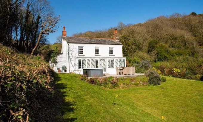 Par Cottage | NEW 2021, Idyllic Cottage in Polkerris, by the beach, sea views, near Fowey.