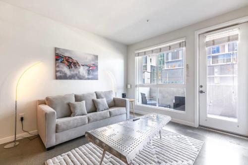 West Hollywood Apartment | New 2BR Luxury Apartment WeHo