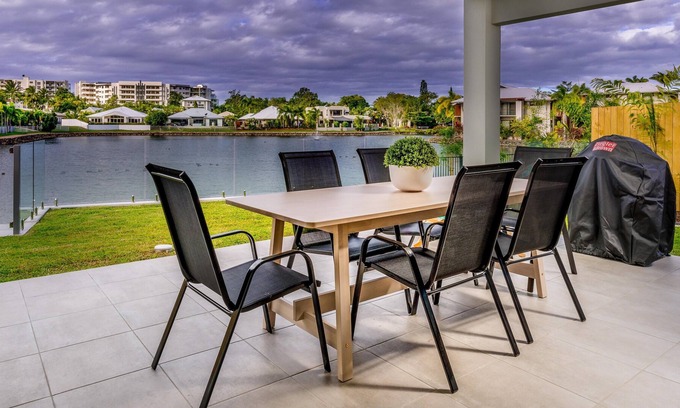Trinity Beach Villa | New 3 bedroom lakeside villa with tennis court and lap pool