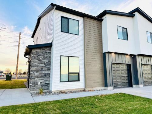 Rexburg Apartment | New 3BR Home w Garage Near BYU-Idaho