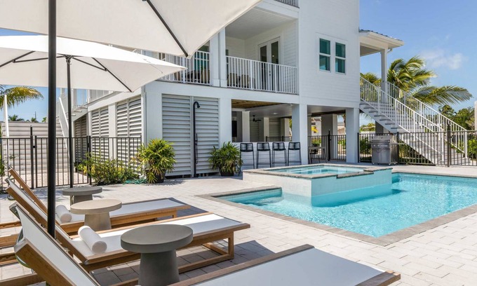 Key West House | New Altair House by Brightwild Pool Pets