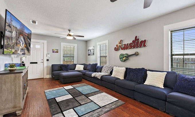 Galindo House | (NEW) ATX Fun-Scape, 11 beds, 2 miles to downtown