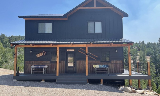 Lead Cabin | NEW Cabin in Terry Peak! Views, Space, and lots more! Sleeps 14, NO bunk beds!