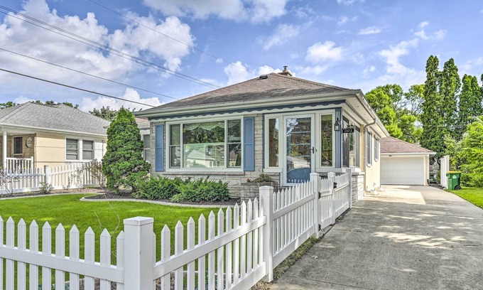 Green Bay House | NEW! Central Green Bay Home, 3 Mi to Lambeau Field