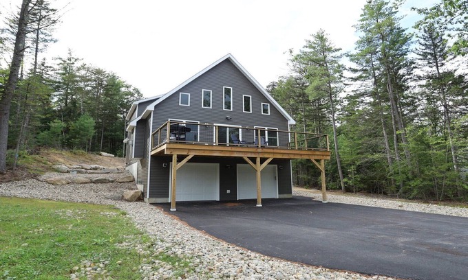 Thornton House | New Construction! Beautiful Pet Friendly Home to spend your vacation in the White Mountains (HH11T)