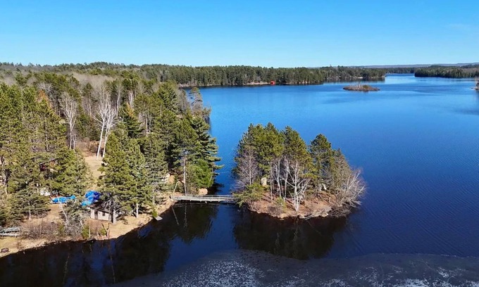 Tomahawk Cabin | New! Cozy Cabin on a Private Island