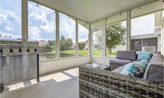 West Melbourne House | 🏖NEW! Cozy & Luxury LAKEVIEW home - Close to beach