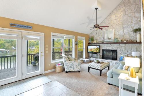 Rocky Mount House | New! Deep Cove with Kayaks-Paddle Board-Fire Pit