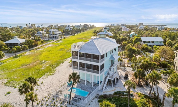 Captiva House | New Family Getaway King Beds, Pool & Gulf Views