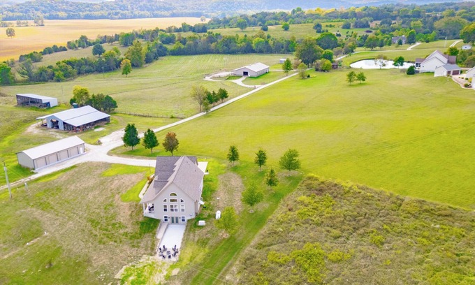 Allenton House | NEW Firepit | 2 King Beds | Country Views