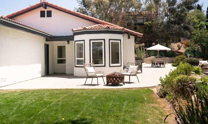 Fire Mountain House | NEW Fresh & Bright Oceanside Retreat, Close to All