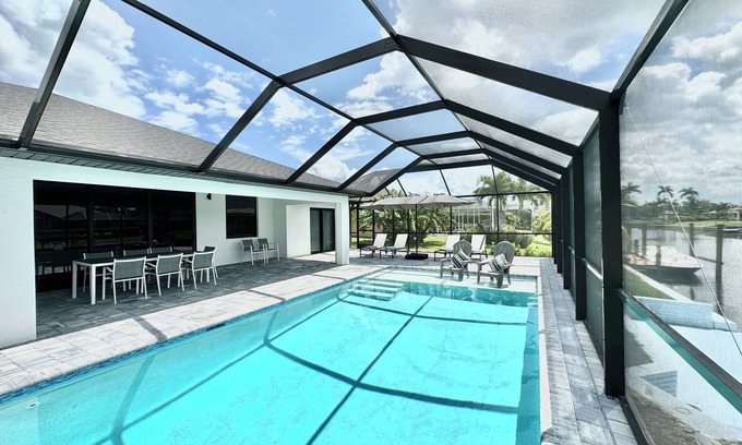 Cape Coral Villa | New home, family-sized pool villa with whirlpool.