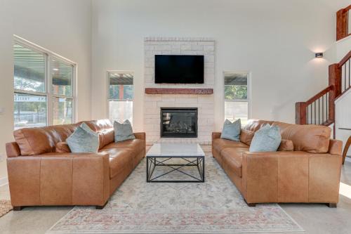 Kingston House | New Home, Short Walk to Lake Texomas Sandy Shores