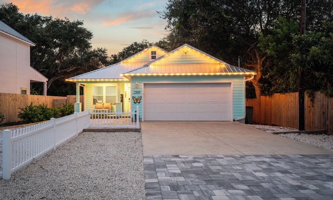 St. Augustine Beach House | New Hot Tub, Grill, and Fire Pit! Central to Historic DT and St. Augustine Beach