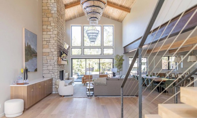 Sunriver House | New in Sunriver 2025! Sleeps 14+, 14 beds, Luxury modern lodge.