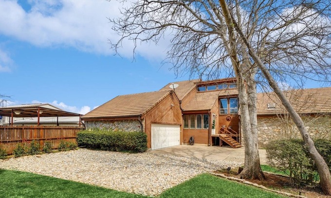 Palo Pinto County House | NEW lakefront listing RIGHT NEXT to marina in Sportsman's World!