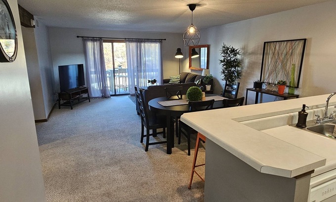 Osage Beach Condo | New listing! Pelican Bay/Main floor/Osage beach 2B/2B,Margaritaville,Redheads!