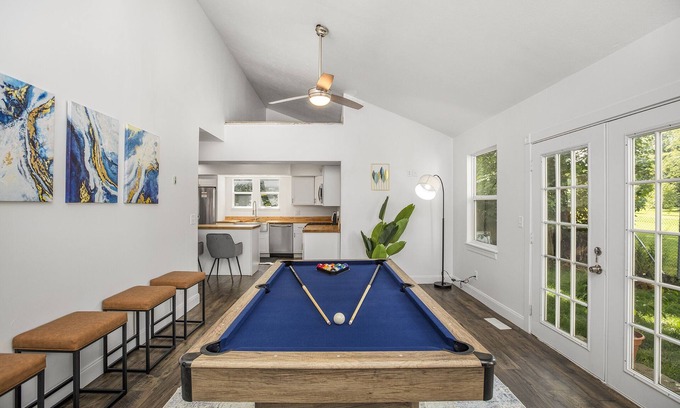 South Bend House | NEW Luxury, Spacious & Close to Notre Dame - 10 min driving