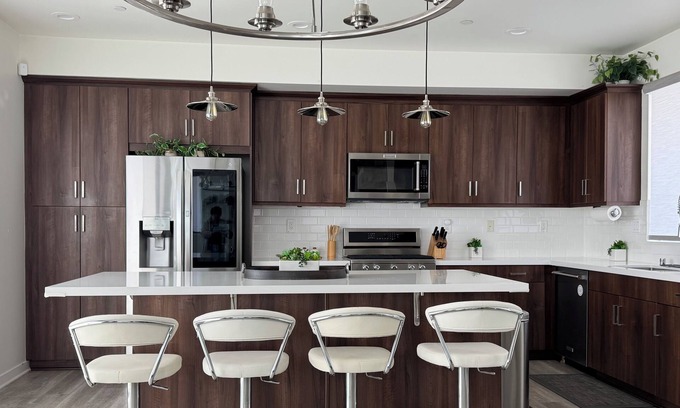 Downtown House | NEW! Modern Coastal Escape 3BD/2.5BA