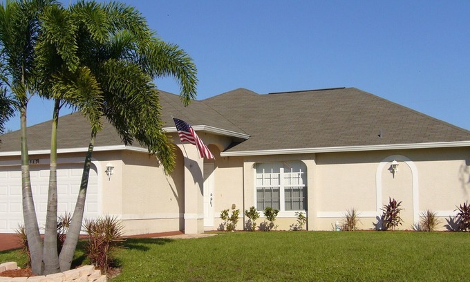 Trafalgar Villa | New, modern, exclusive house, stylish pool area, central SW, near golf course