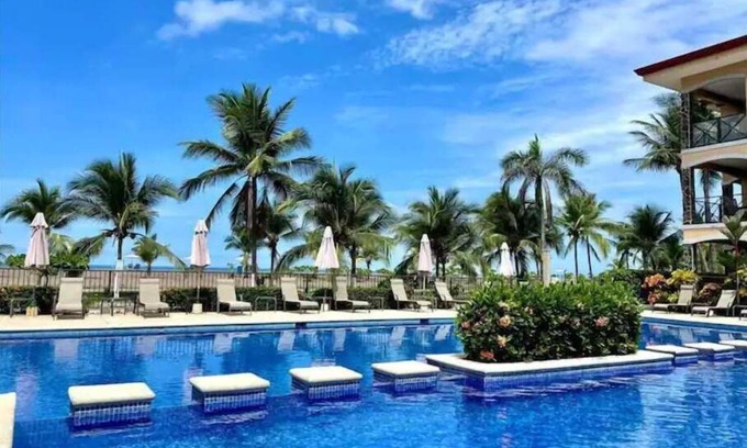 Barrio Los Villalobos Condo | NEW OCEAN VIEW beachfront Casa Buona Vacanza