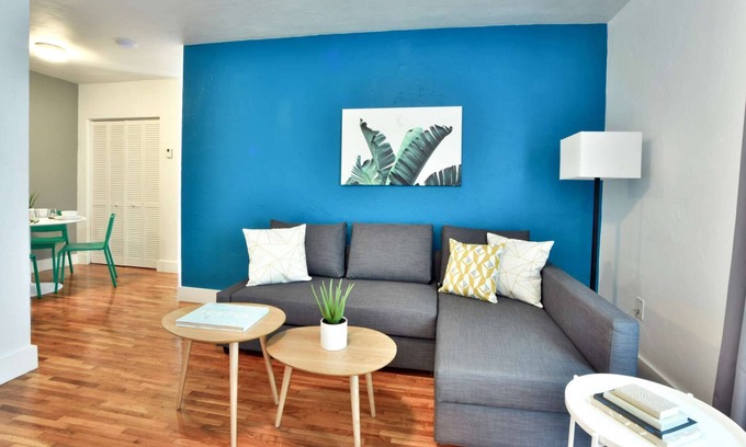 The Roads Condo | ✨New one Bedroom w/day room plus free parking