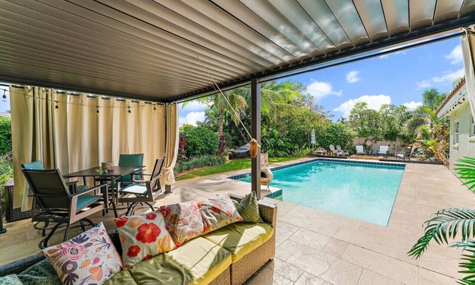 North Palm Beach House | *New* Palm Paradise Retreat