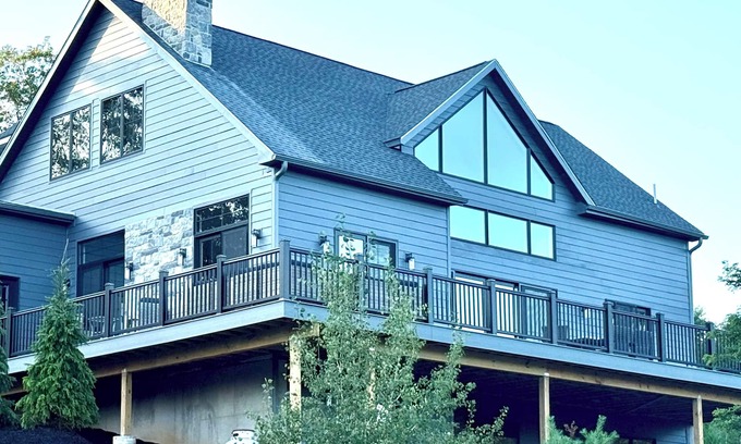 Lake Harmony Estates House | NEW! “Pocono Grand Chalet”at Big Boulder! Ski, Lake, Beach, Pool, Hot tub.,