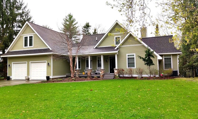 Alden House | NEW RENTAL - TORCH LAKE Alden home