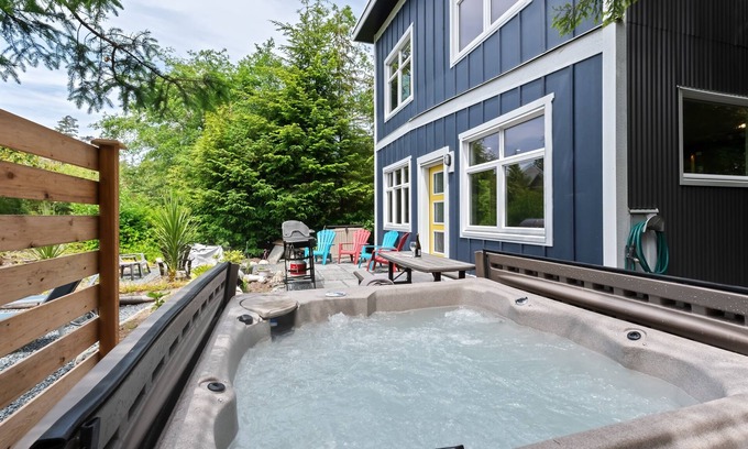 Tofino House | NEW-Sea's the Day-N.Chesterman-Hot Tub -OD Shower