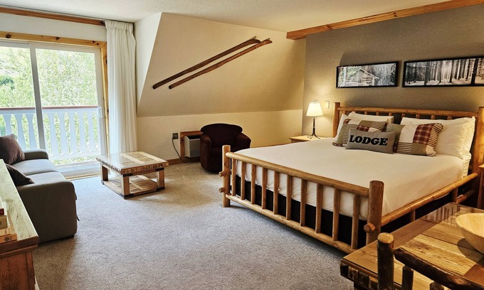 Sandpoint Apartment | NEW! Selkirk Split King - Family Suite w/Balcony