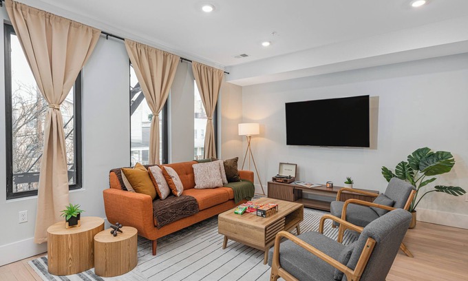 McGinley Square House | New Spacious 3BR Designer Home with Quick PATH Access to Manhattan!
