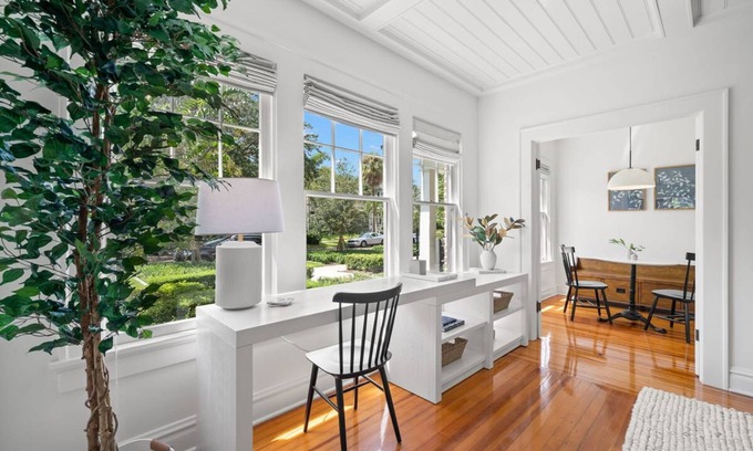 Hyde Park Apartment | NEW The Adaline 4 Updated Hyde Park Apt