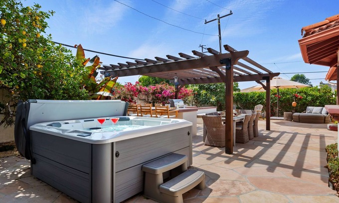 West Mesa House | NEW to the Market - Sweet Casa De Sueno - 3 BD 2 BA, Jacuzzi - Walk to the beach