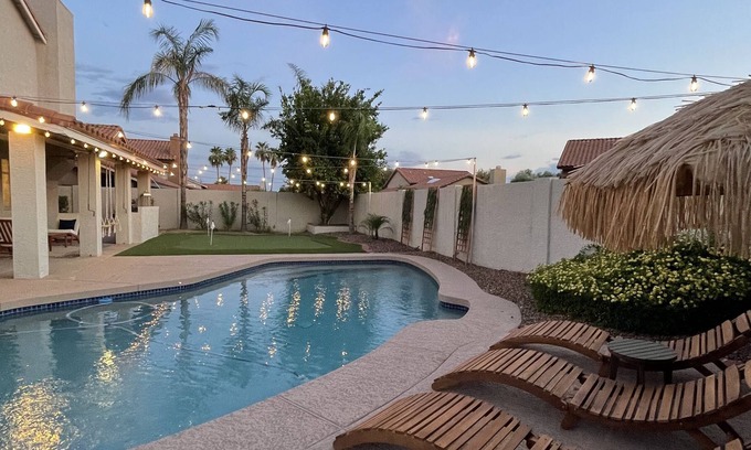 Paradise Park Vista House | *NEW* Tulum-Themed Home with Pool and Putting Green! 5 mins from TPC Golf Course