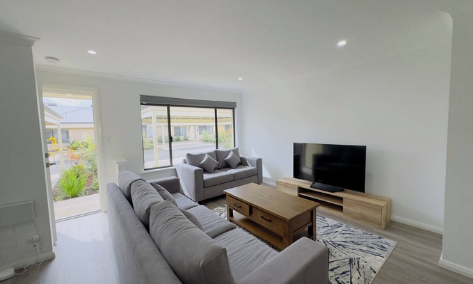 South Kalgoorlie Villa | New unit on Oswald