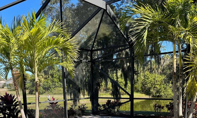 Imperial Lakewood's House | ***New*** Vacation home in golf course community with heated pool