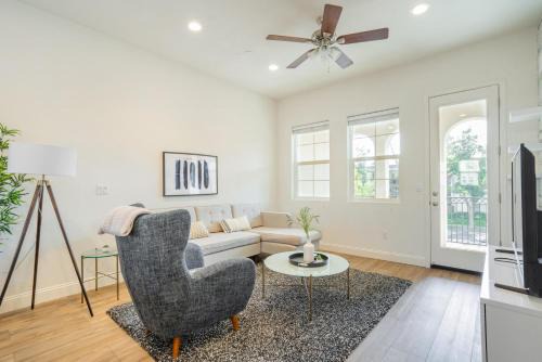 Newark Apartment | Newark 4br w balcony close to restaurants mall SFO-1592