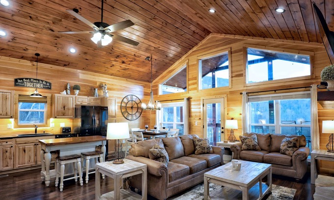 Gatlinburg Cabin | Newer Construction! 2 Bedroom Luxury Cabin- 1 Mile from Downtown