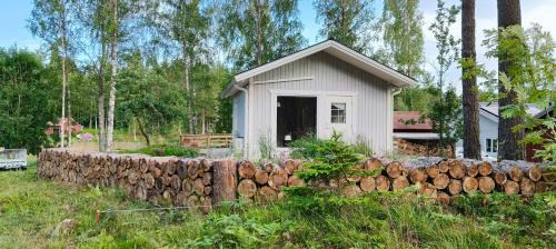 Karlsborg Municipality House | Newly Built Cottage By The Shore Of Lake Vättern