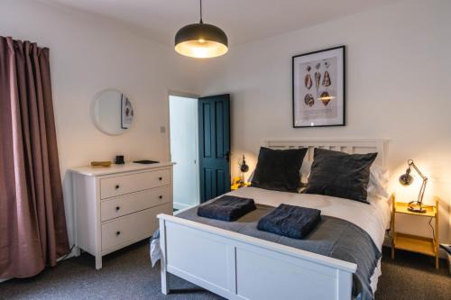 Lowestoft House | Newly refurbished Modern Stylish 2 Bedroom Cottage