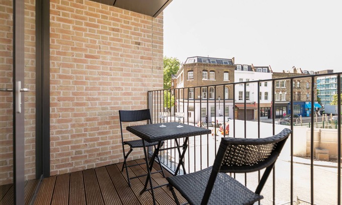 Golborne Apartment | Newly refurbished two bedroom and two bathroom flat
