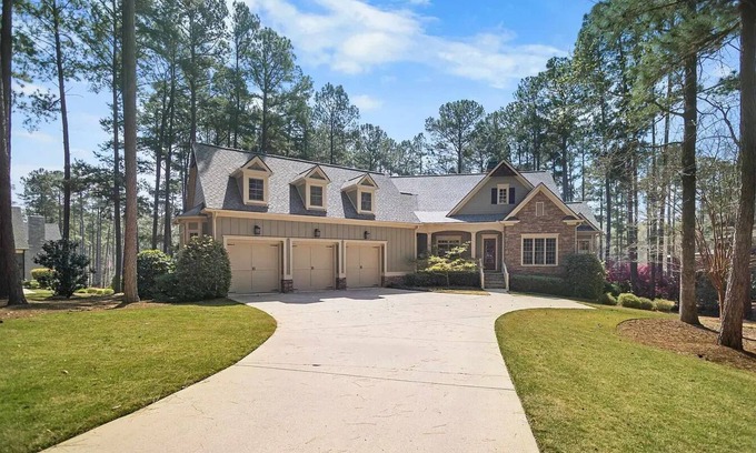 Lake Oconee House | Newly remodeled 5/6-bedroom house on the 14th green at Reynolds Lake Oconee.